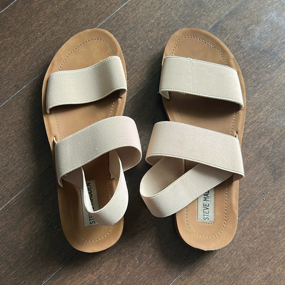 Like new, size 7 Steve Madden sandals